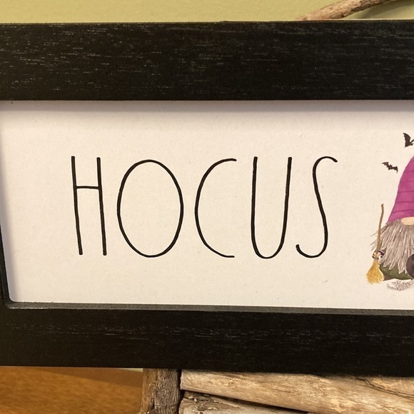NWT! RAE DUNN "HOCUS POCUS" WITH GNOME WOODEN TABLETOP SIGN - Picture 3 of 9